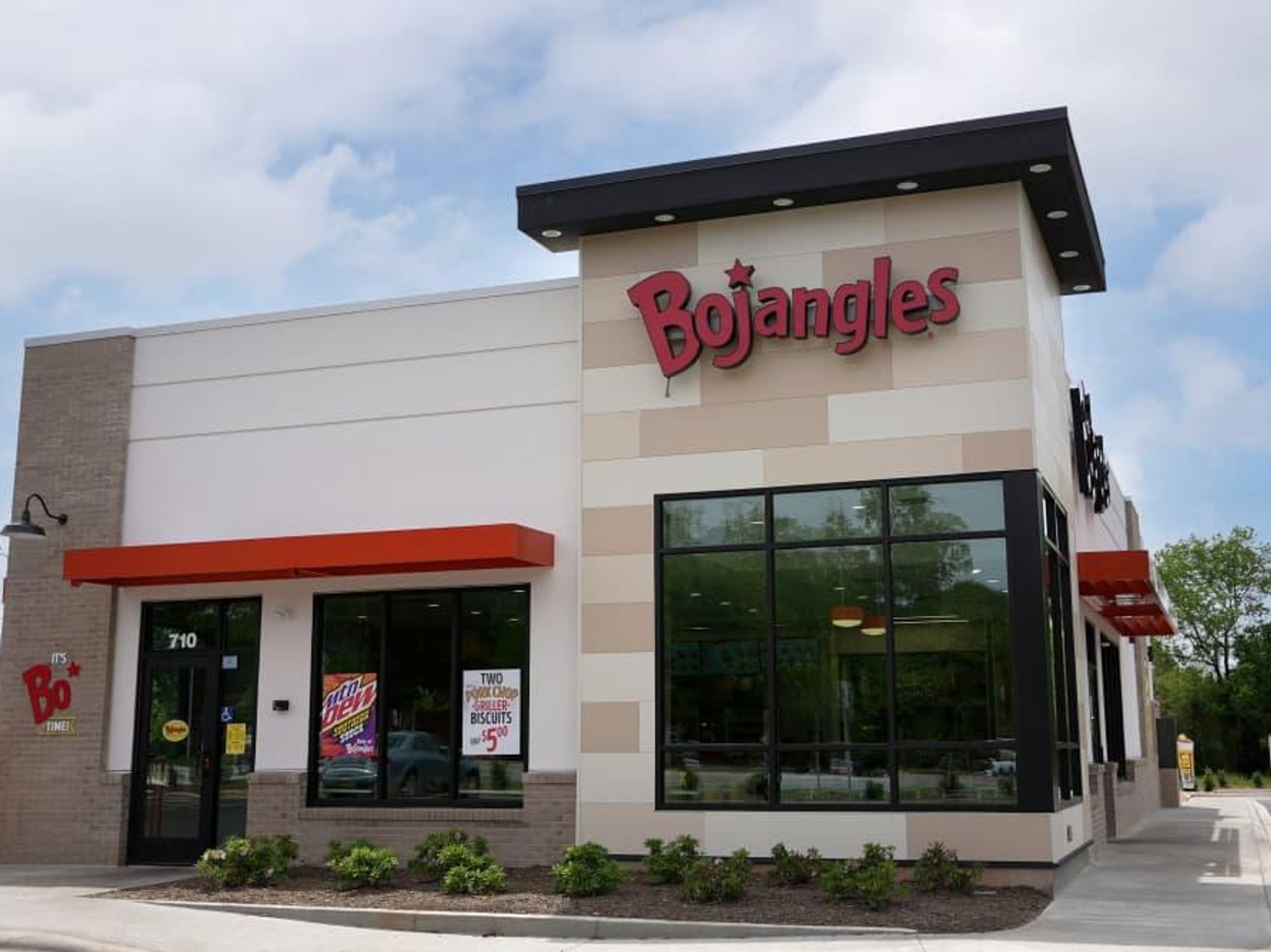 Favorite Southern fried chicken chain Bojangles flies into Houston
