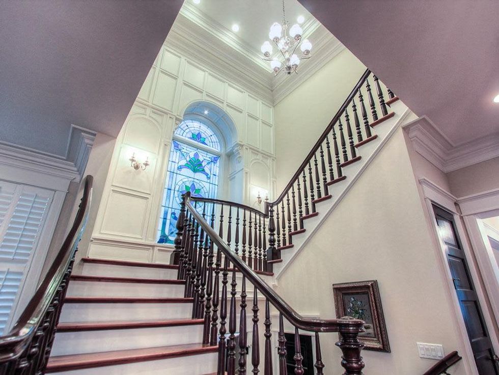 Boulevard Realty 616 E 19th stairway