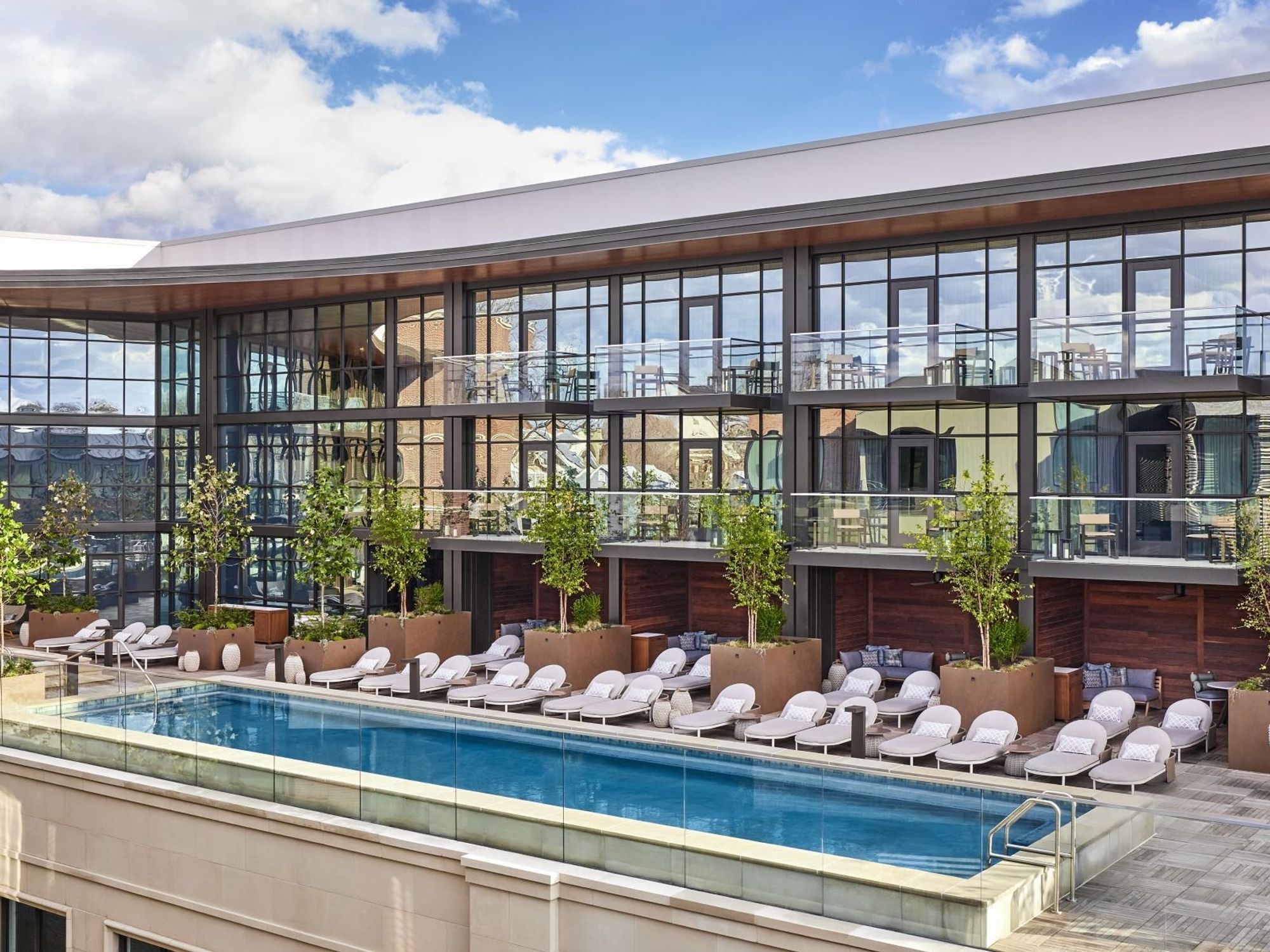 Bowie House, Whinny's