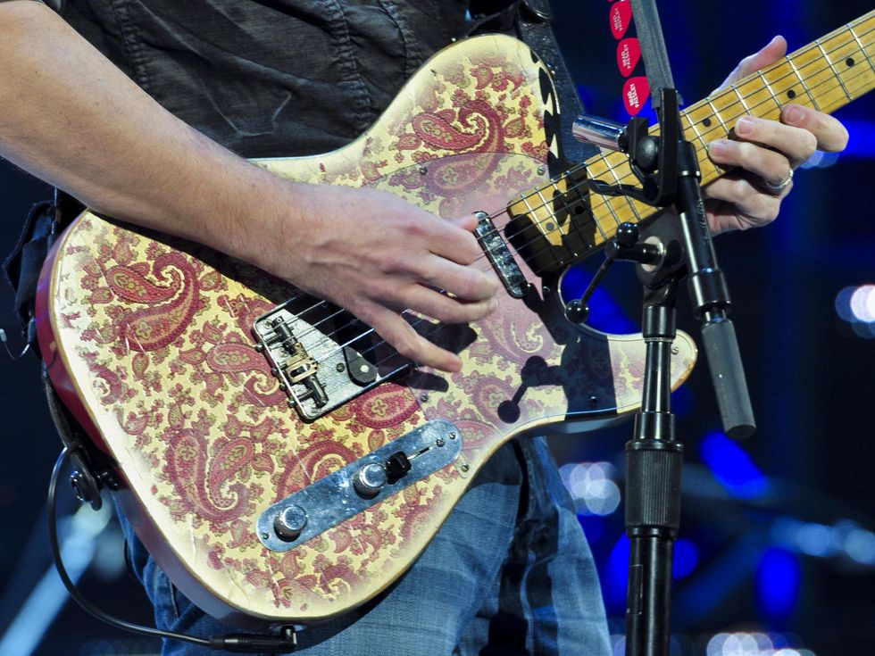 Brad Paisley RodeoHouston rodeo concert guitar March 2014