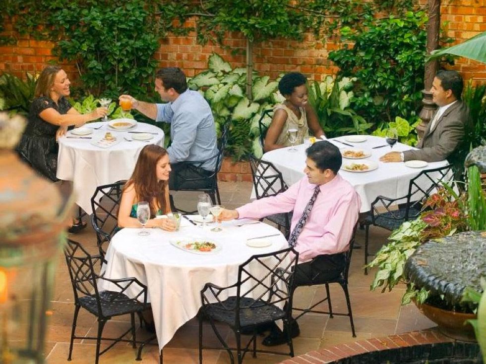 Brennan's of Houston people on patio with drinks