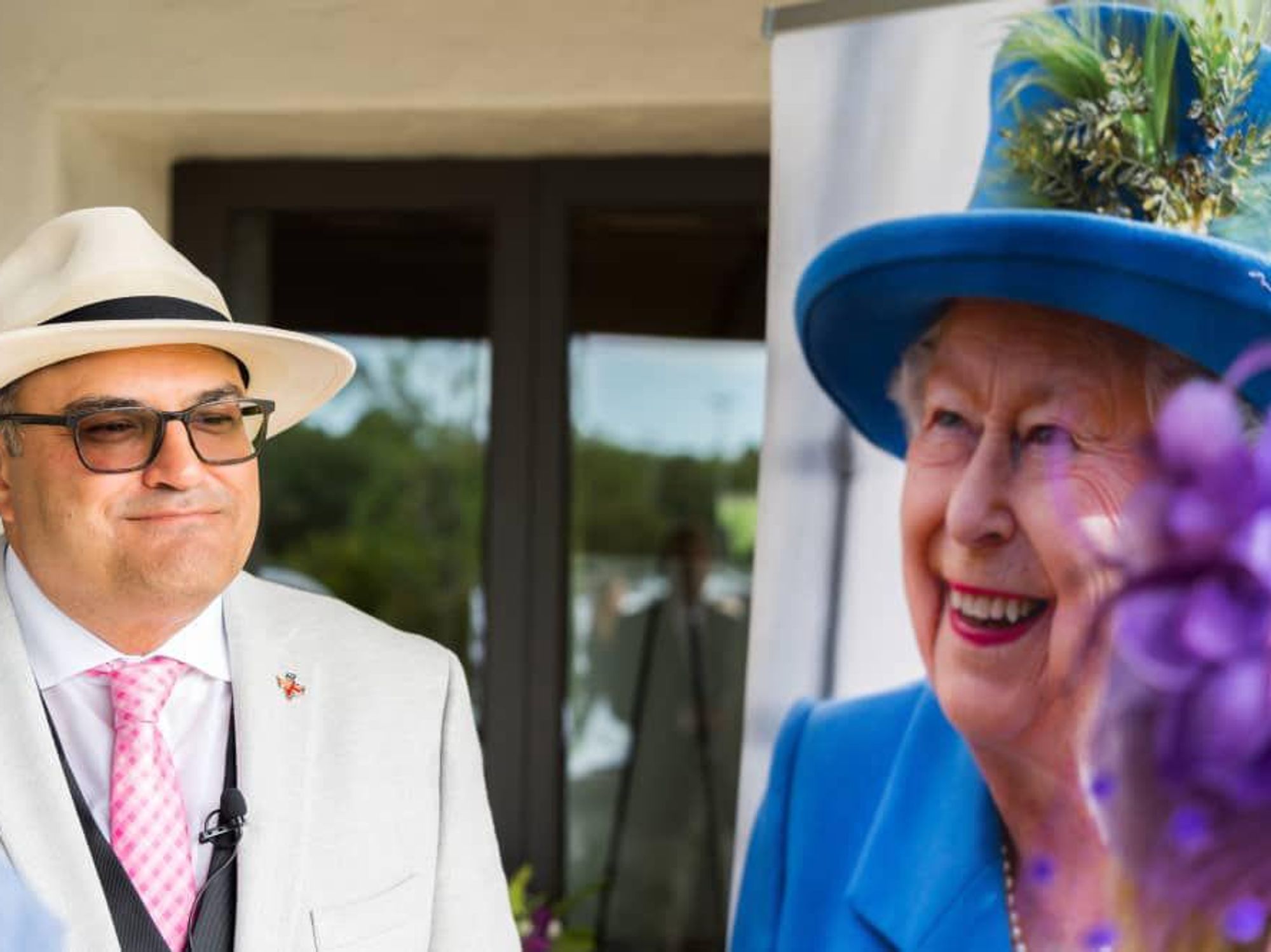 British Cosul General Richard Hyde and The Queen.