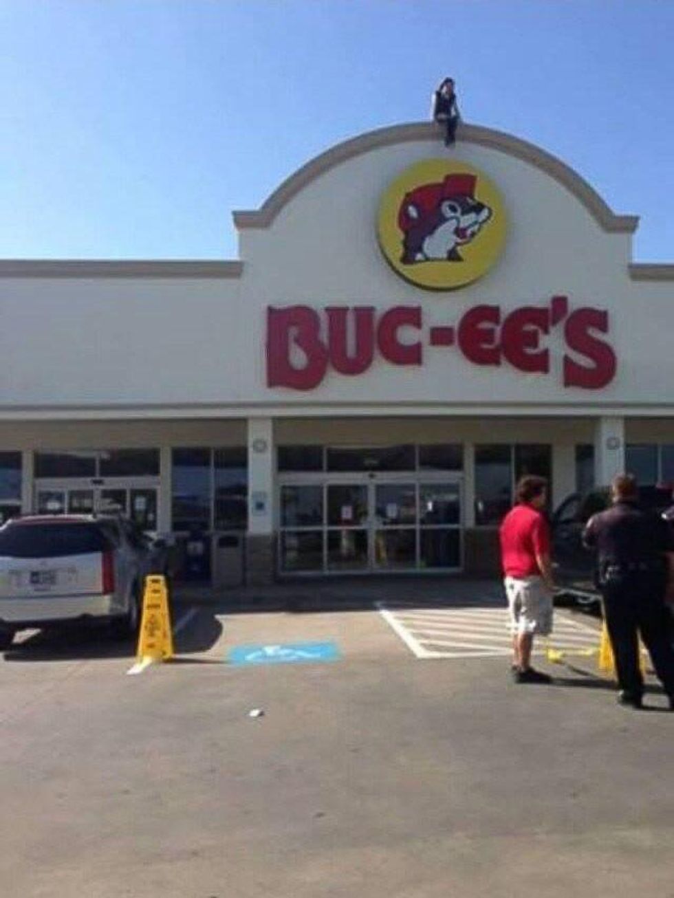 Buc-ee's woman on roof June 2013