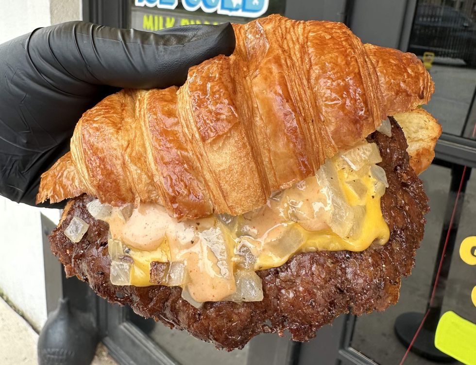 Burger Bodega croissant burger