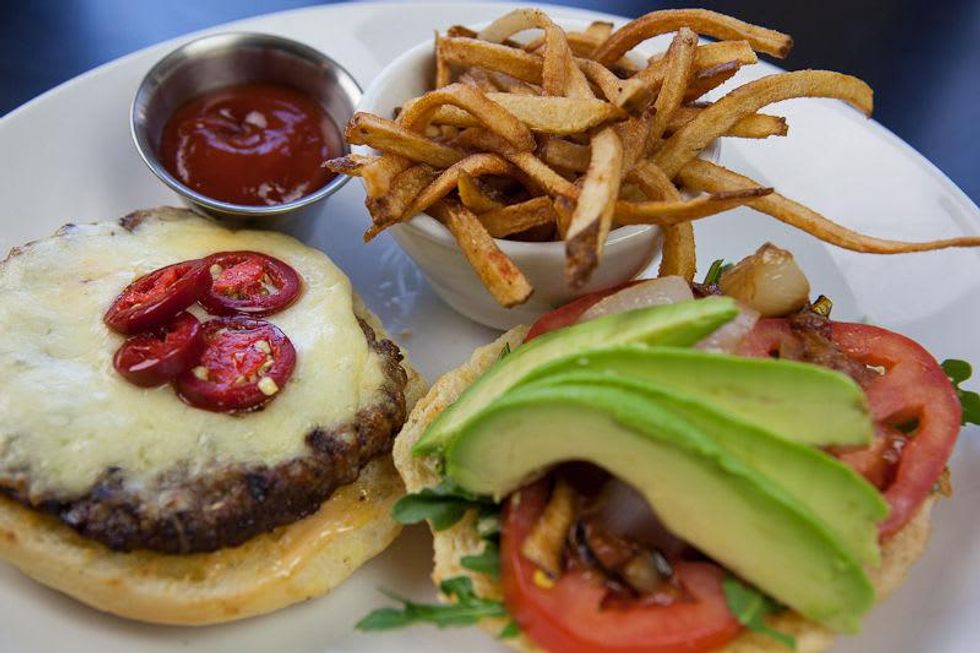 burger Hugo's Burger Backstreet Cafe