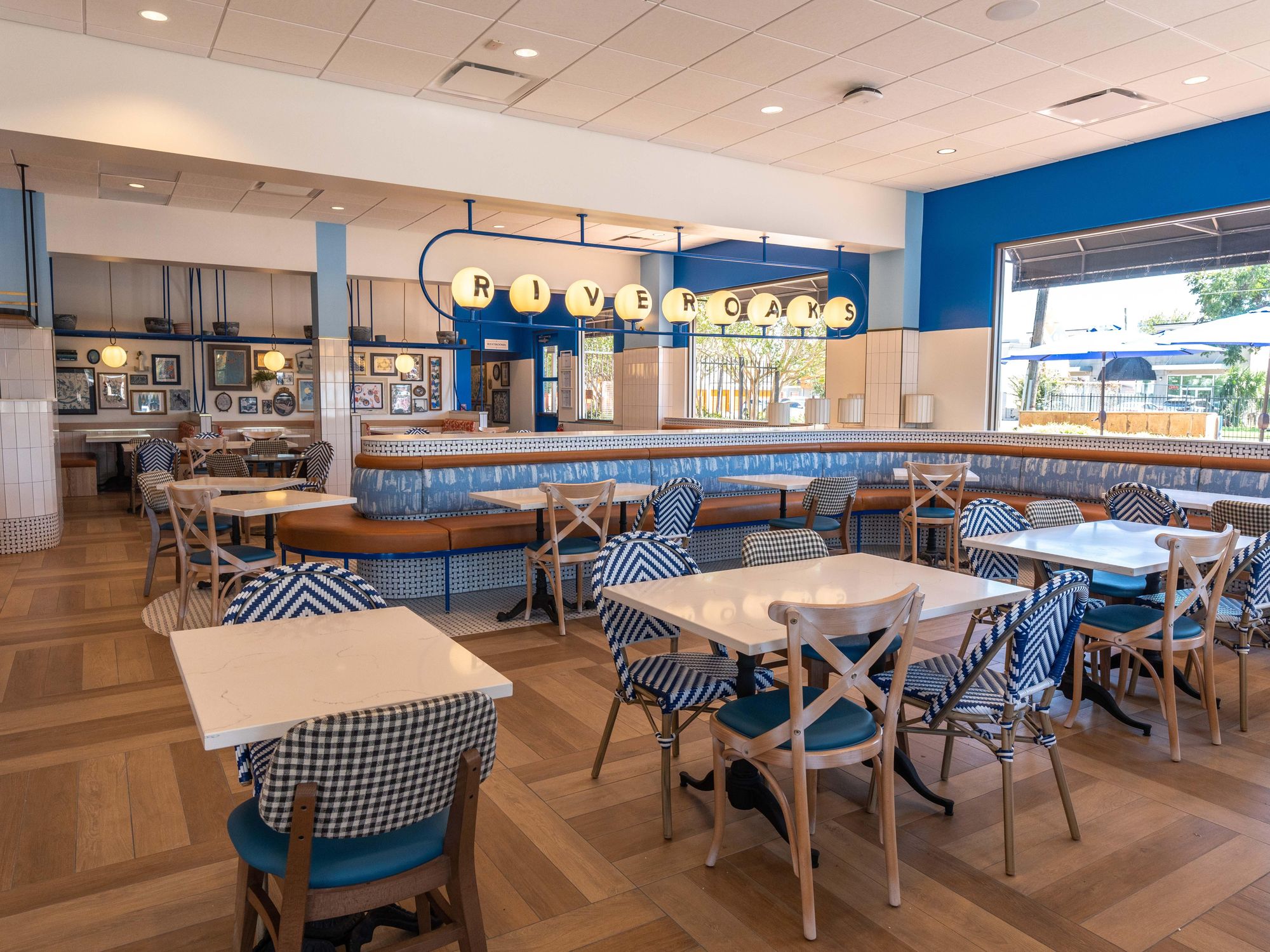 Cafe Express River Oaks interior