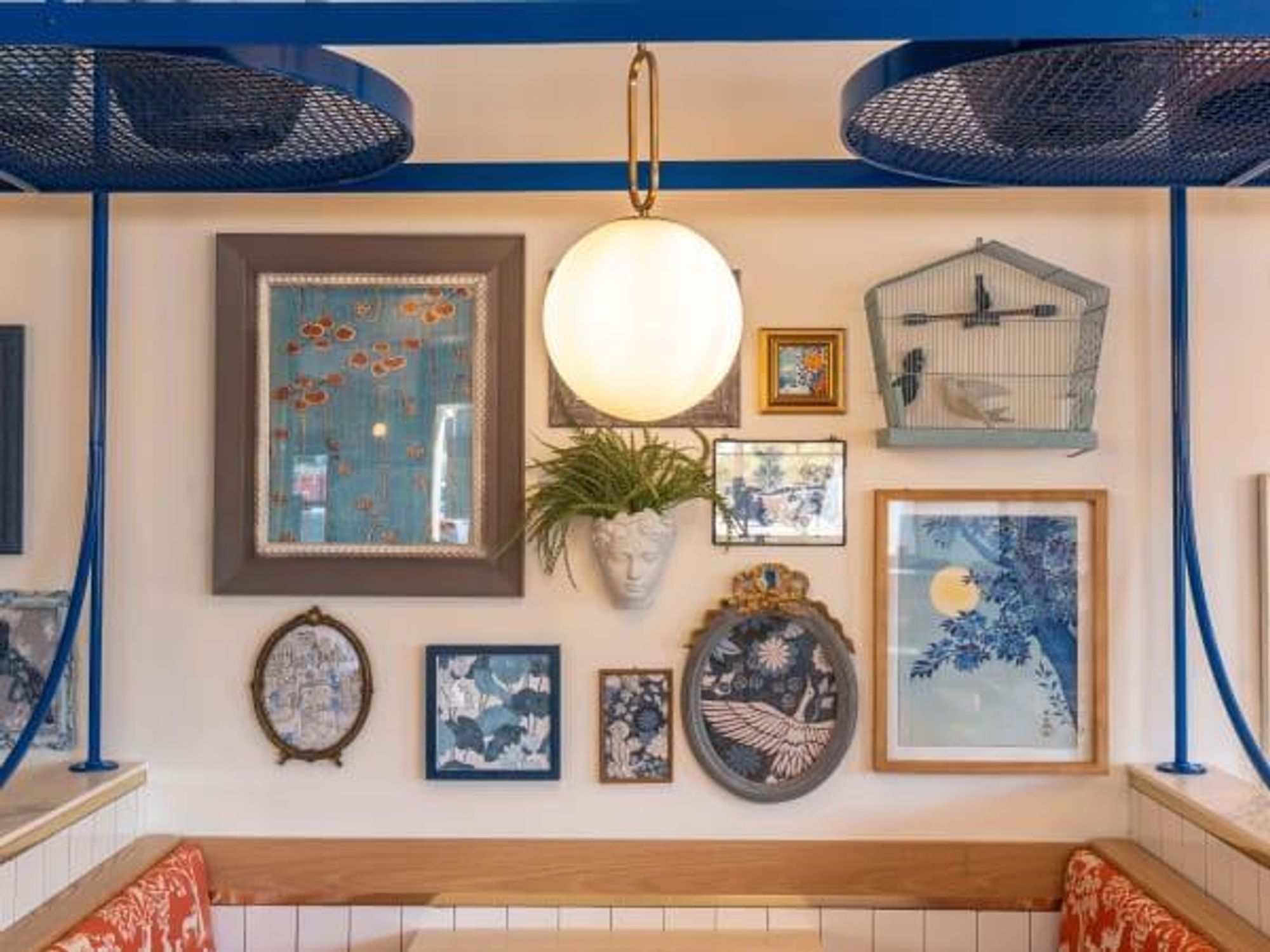 Cafe Express Woodlands interior