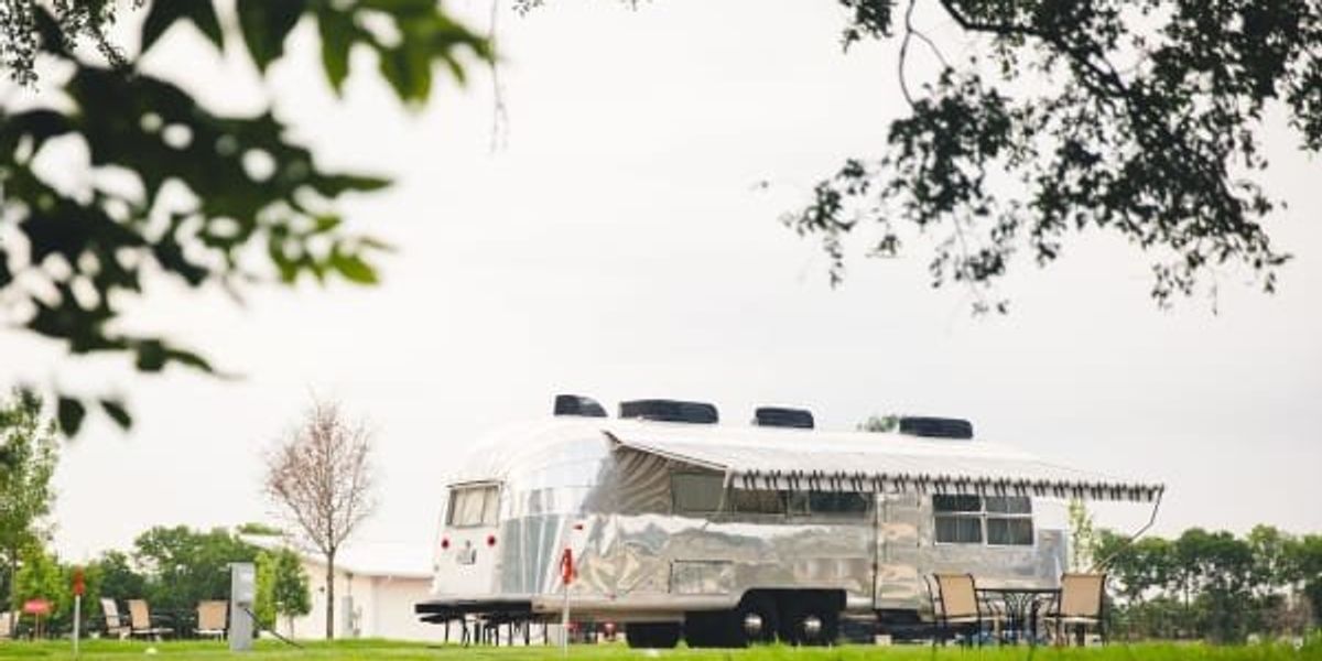Deluxe new RV resort brings retro '60s vibes to Hill Country city ...