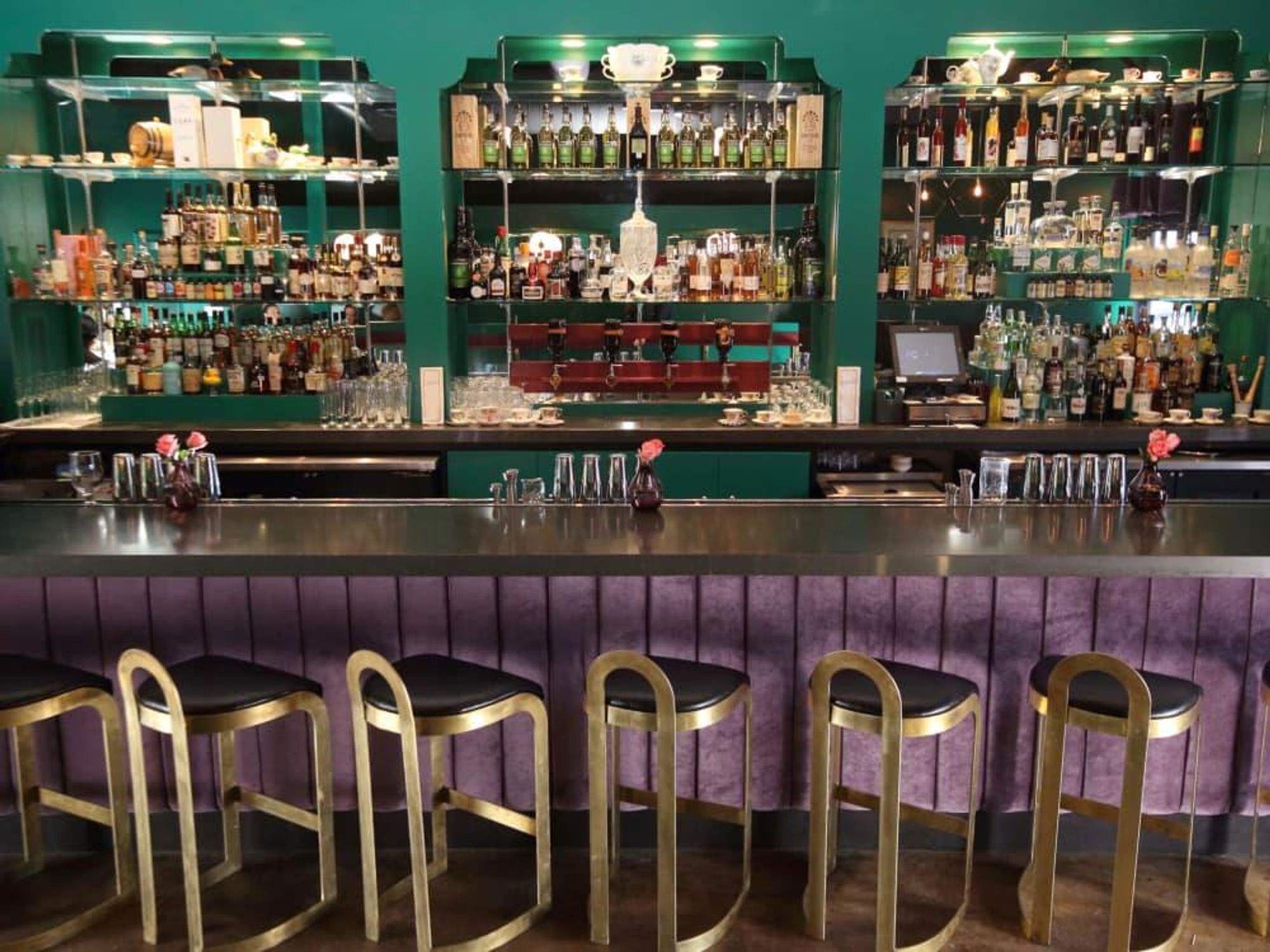 Canard interior empty bar