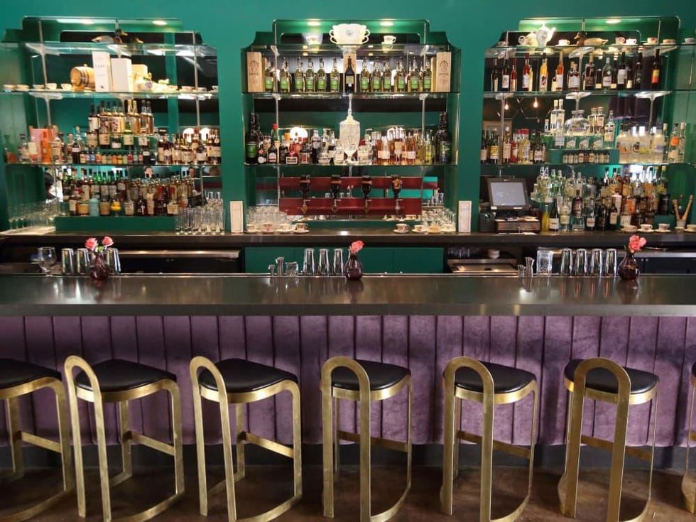 Canard interior empty bar