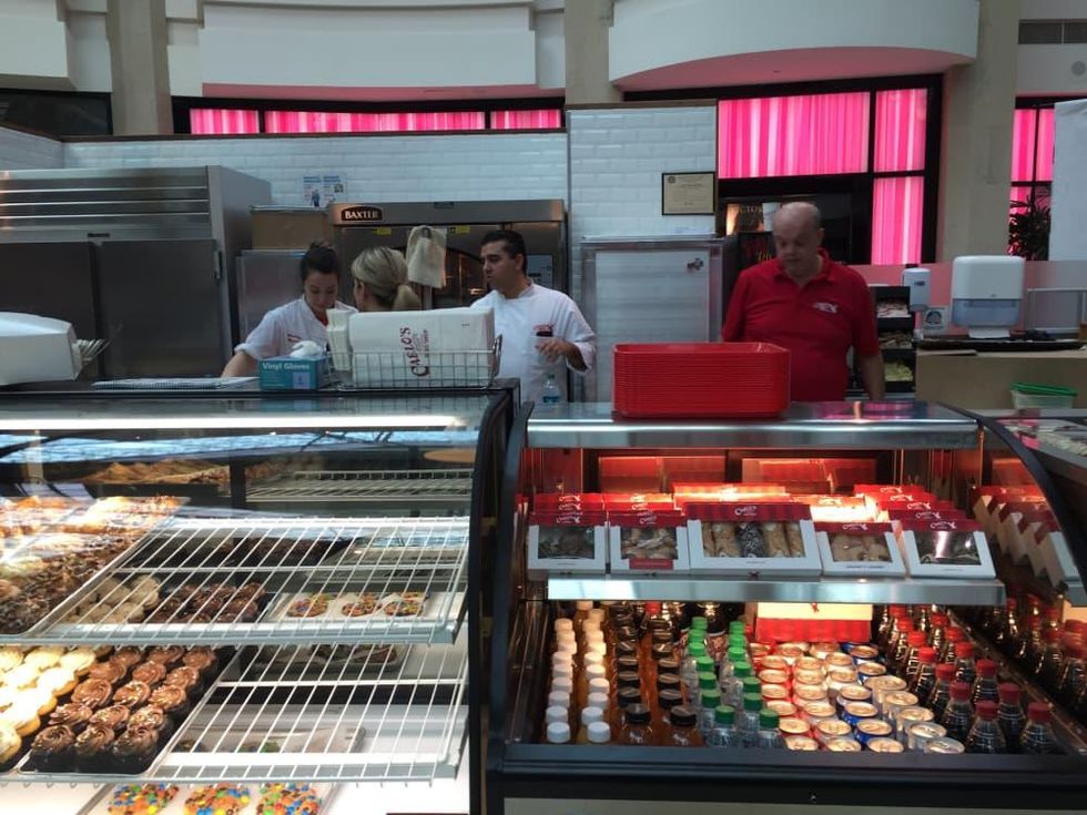 Carlo's Bakery The Woodlands Cake Boss Buddy Valastro