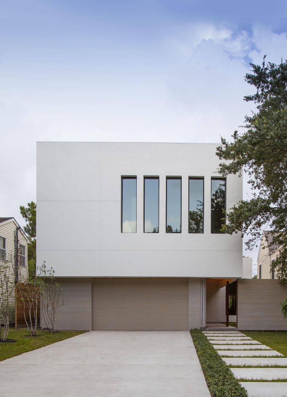Carol Isaak Barden House of Many Gardens 3320 University July 2014 front exterior