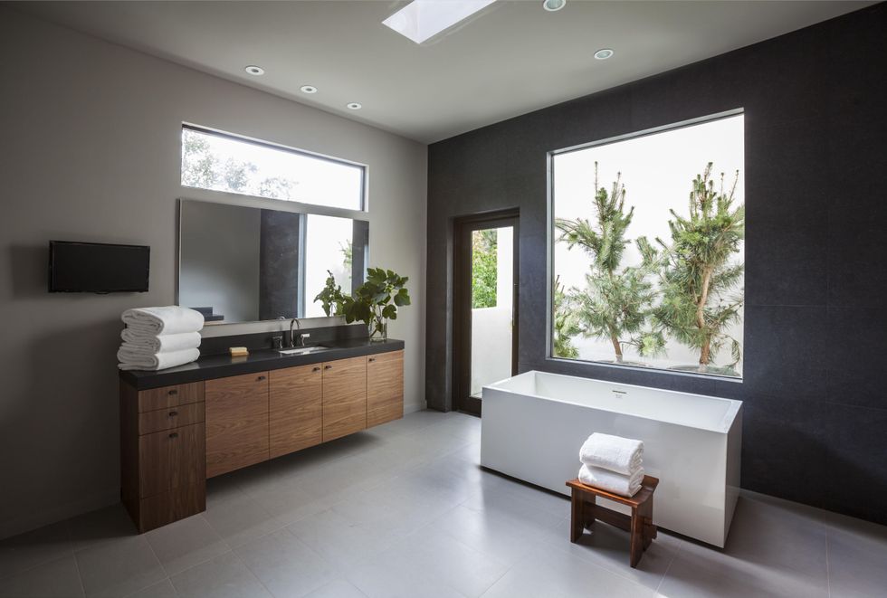 Carol Isaak Barden House of Many Gardens 3320 University July 2014 master bath