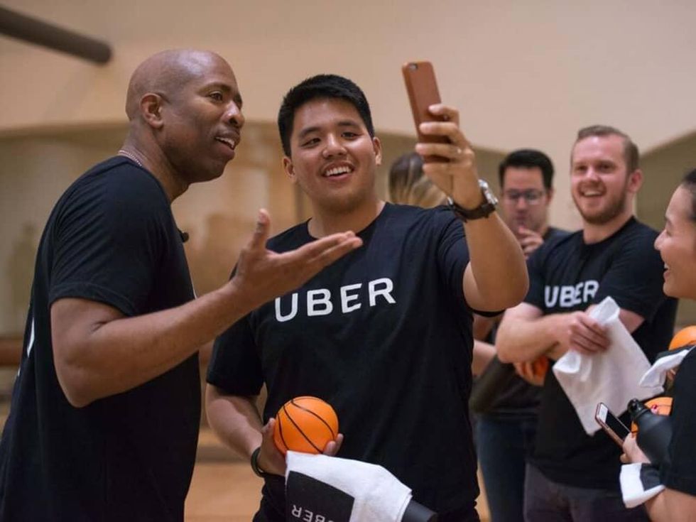 Casey Gonazles and Kenny Smith at 3 point shootout