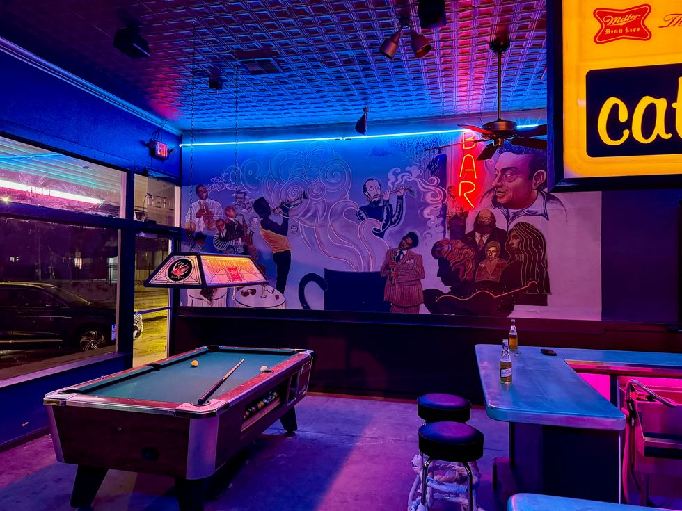 Catbirds interior pool table