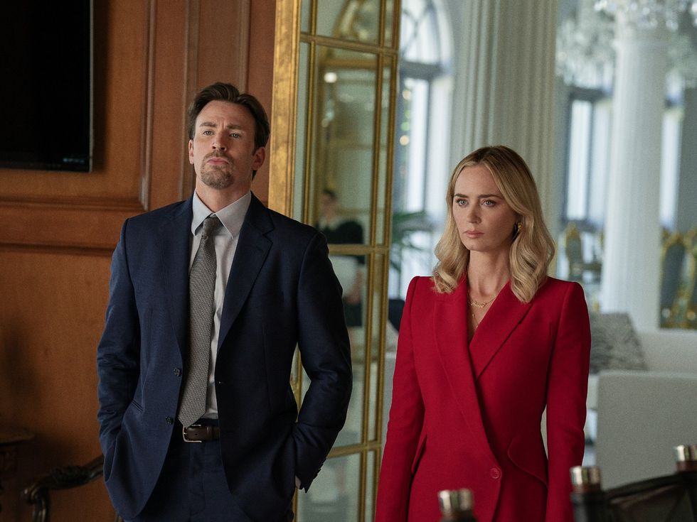 Chris Evans and Emily Blunt in Pain Hustlers