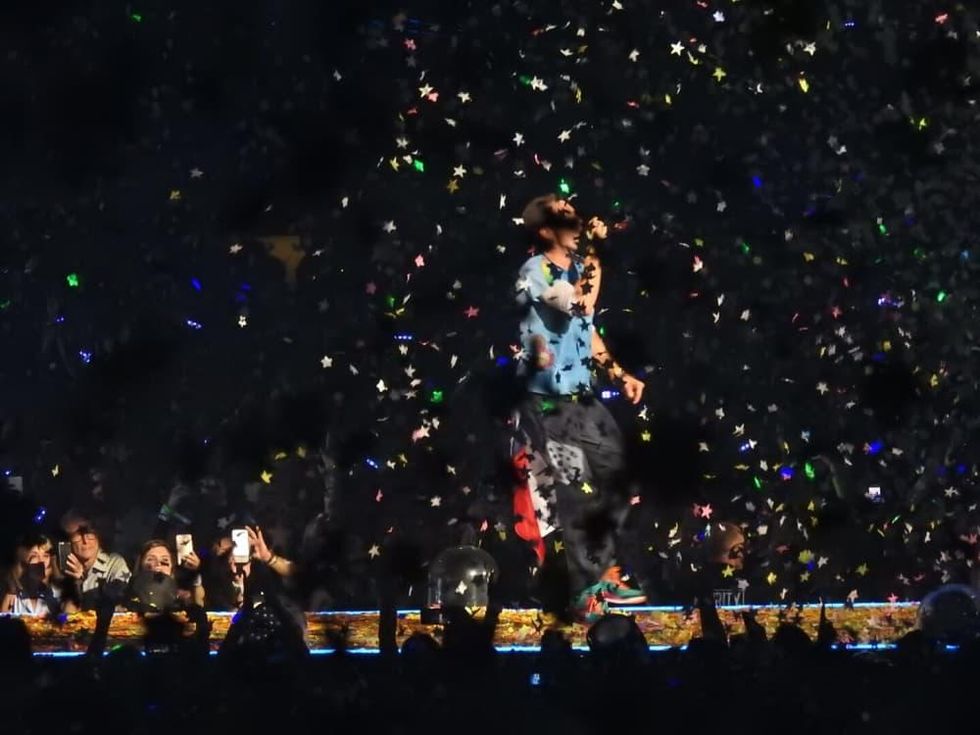 Chris Martin confetti at Coldplay concert