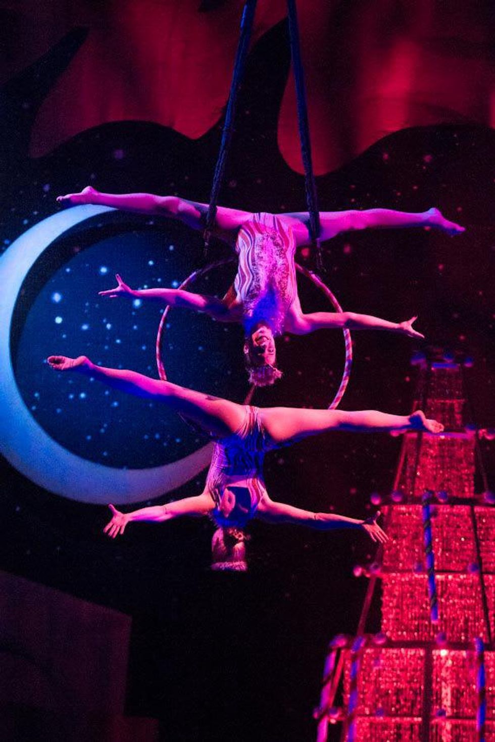 Cirque Dreams Holidaze