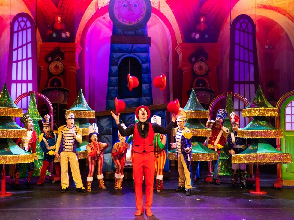 Cirque Dreams Holidaze