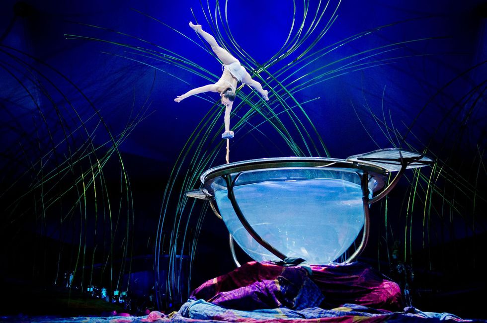 Women Power Soars New Sexy Cirque Du Soleil Boasts Supermodel Drummer Goddesses In The Air 