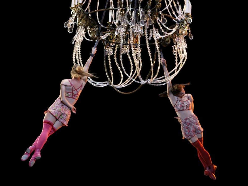 Cirque du Soleil - Corteo - chandelier 3