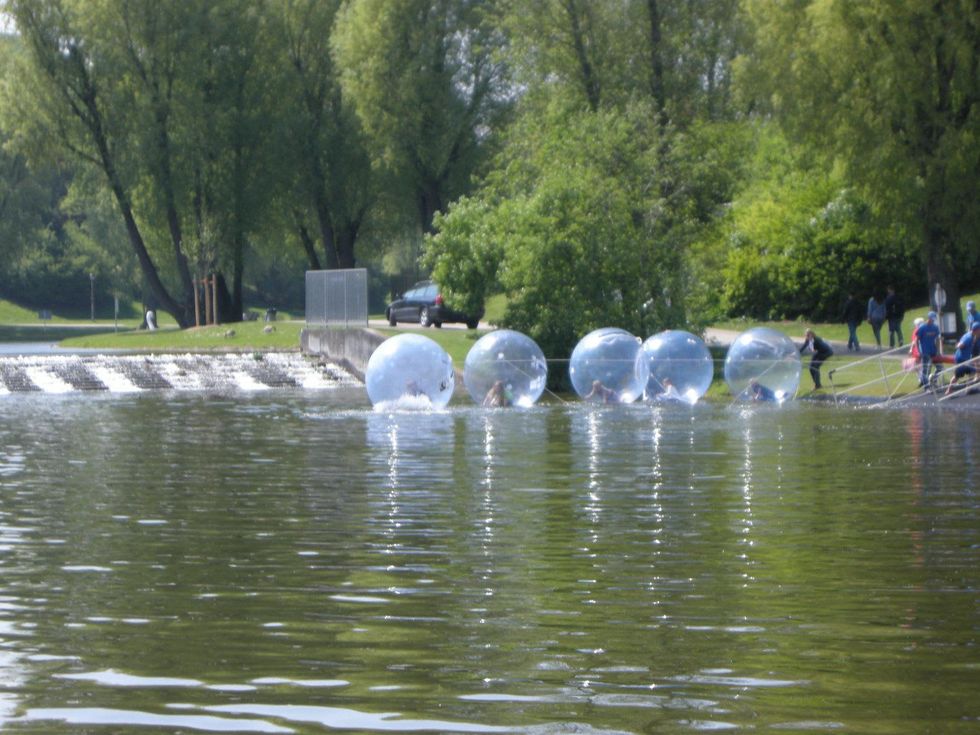 Clifford in Munich April 2014 children in floating balls