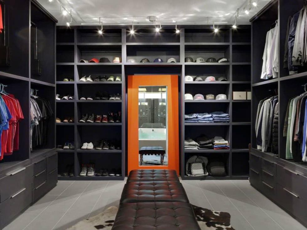 Closet spotlights