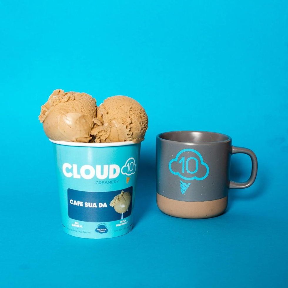 Cloud 10 Creamery cafe sua da pint
