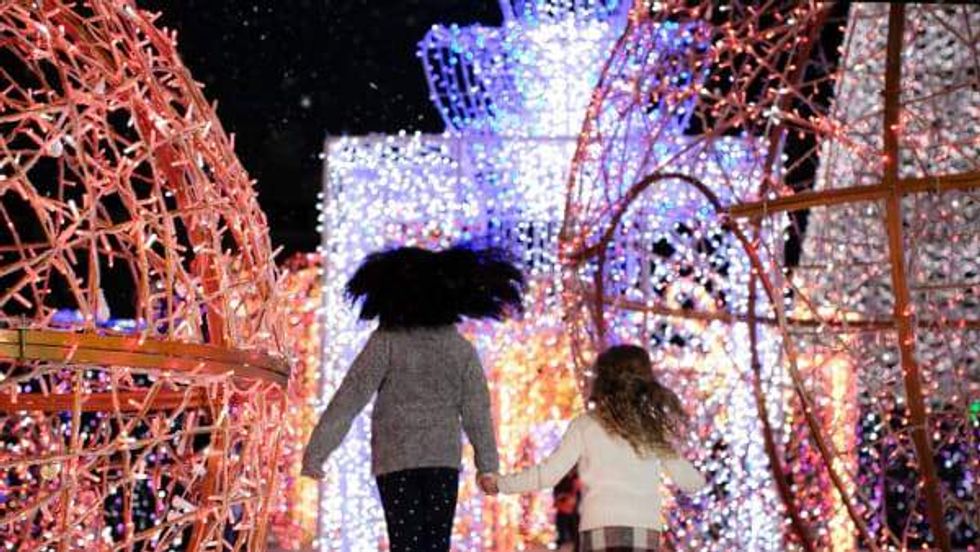 Coca-Cola\u2019s Classic Christmas, Enchant