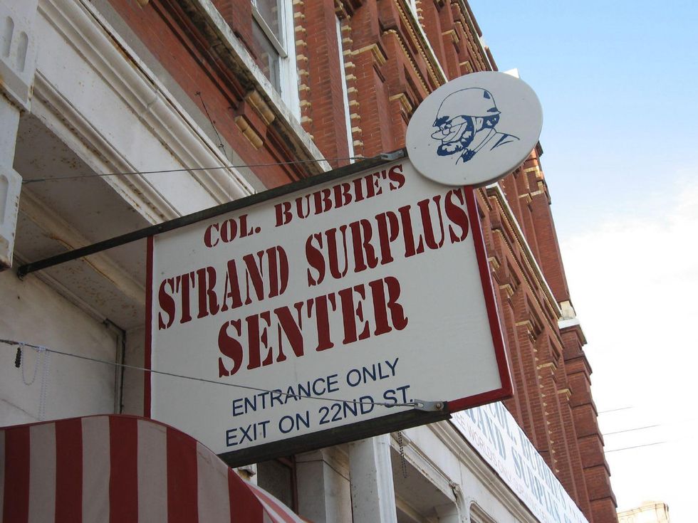 Col. Bubbie's in Galveston closing May 2014