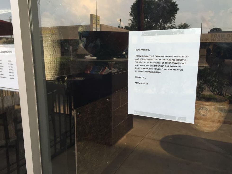 Commonwealth closed sign Washington Ave