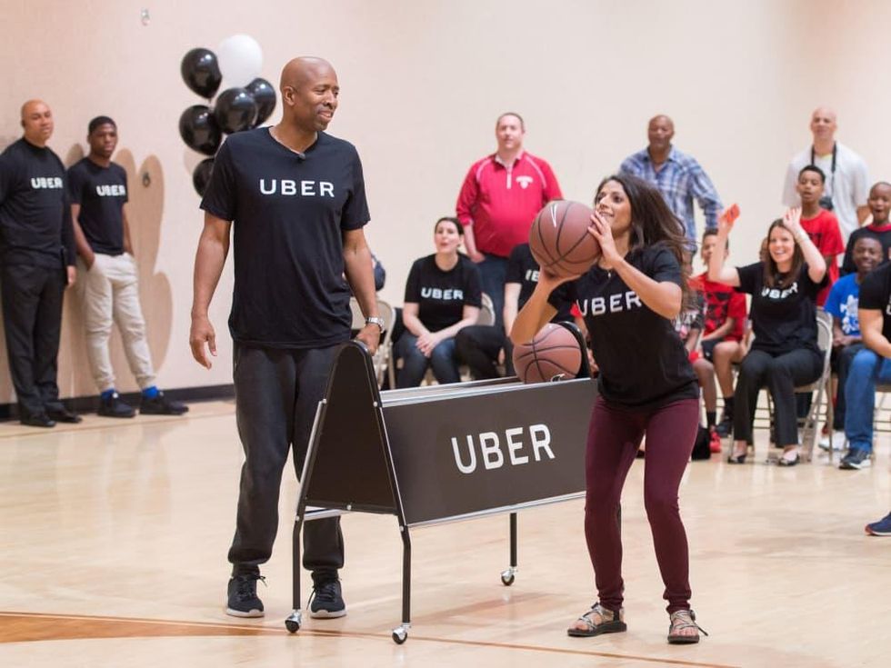 Contestant at Kenny Smith 3 point shootout at Houstonian
