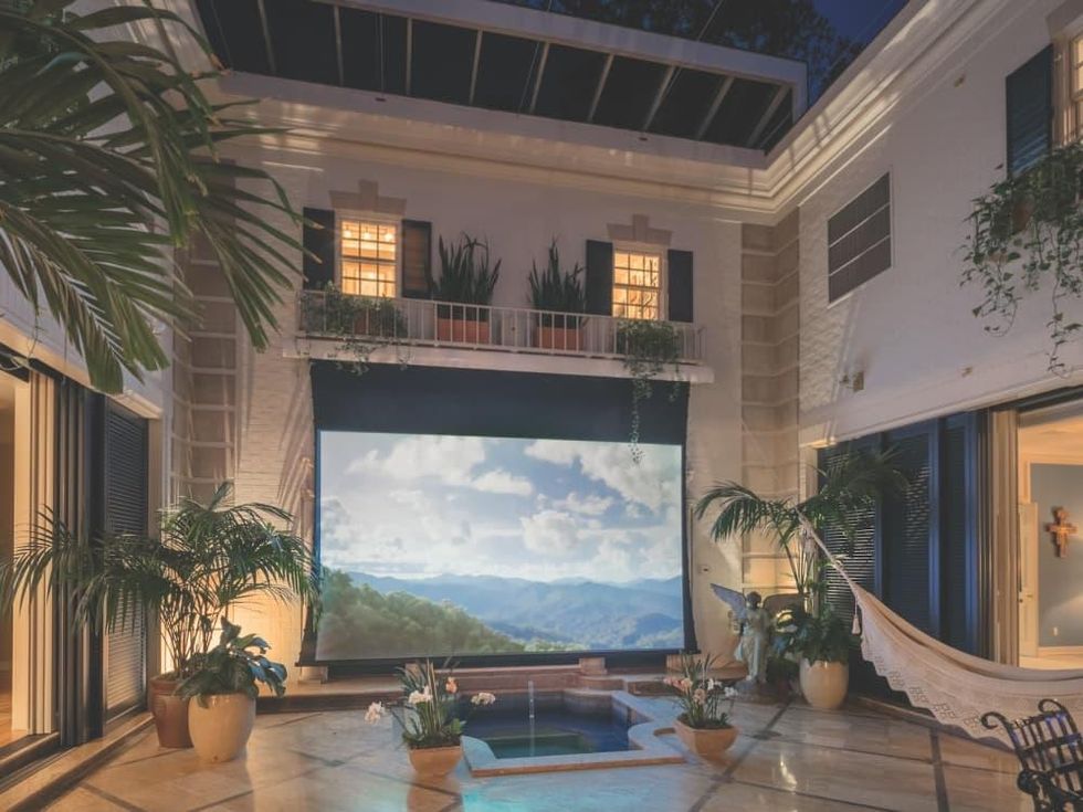 Cordua 3 Saddlewood Court atrium