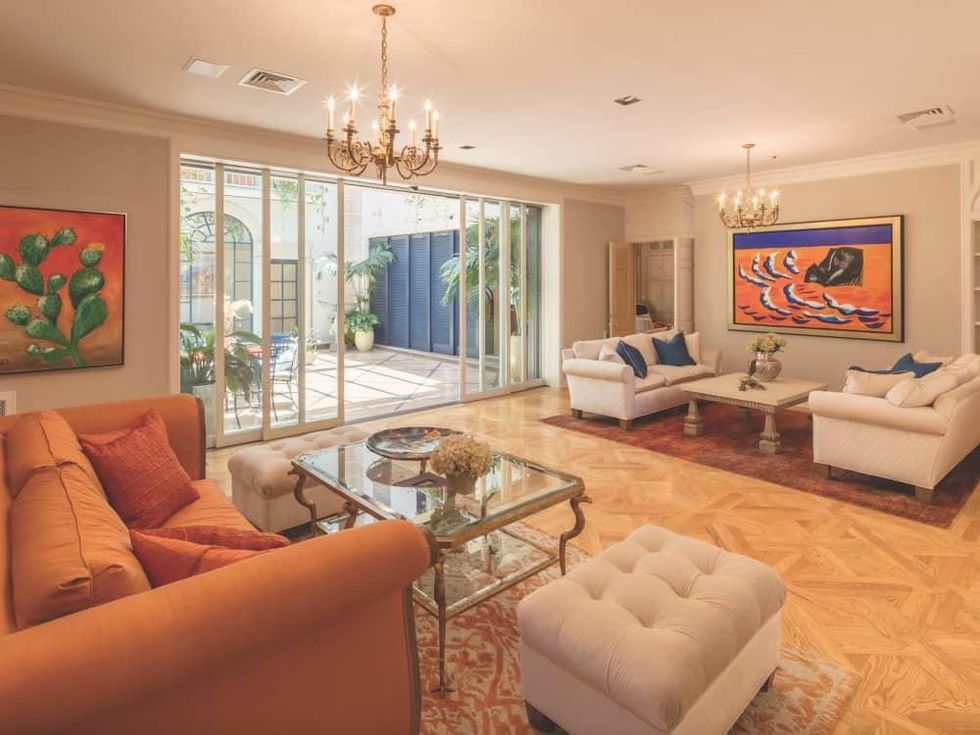 Cordua 3 Saddlewood Estatese living room