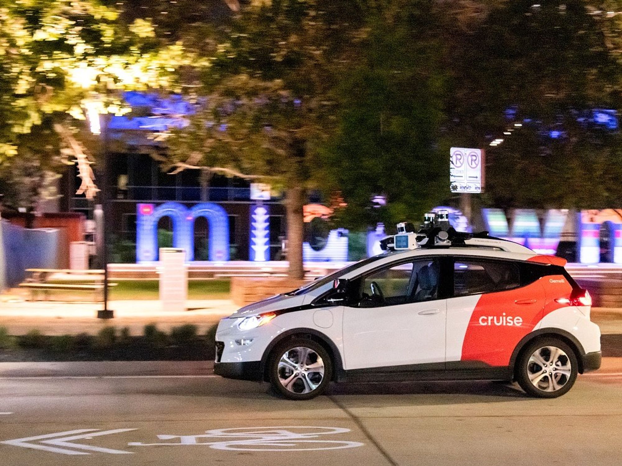 Self-driving car service Cruise rolls out robotaxi rides in Houston -  CultureMap Houston