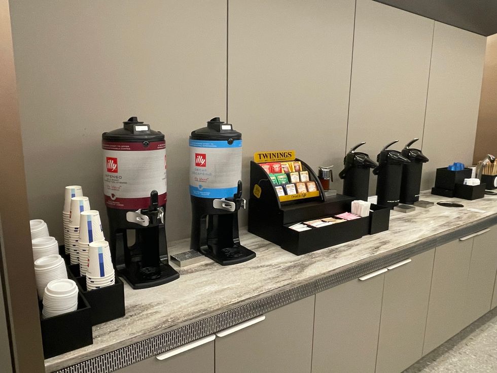 Cups and condiments at United Club Fly