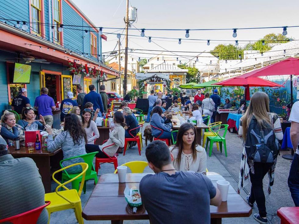 Dat Dog New Orleans Magazine Street exterior patio