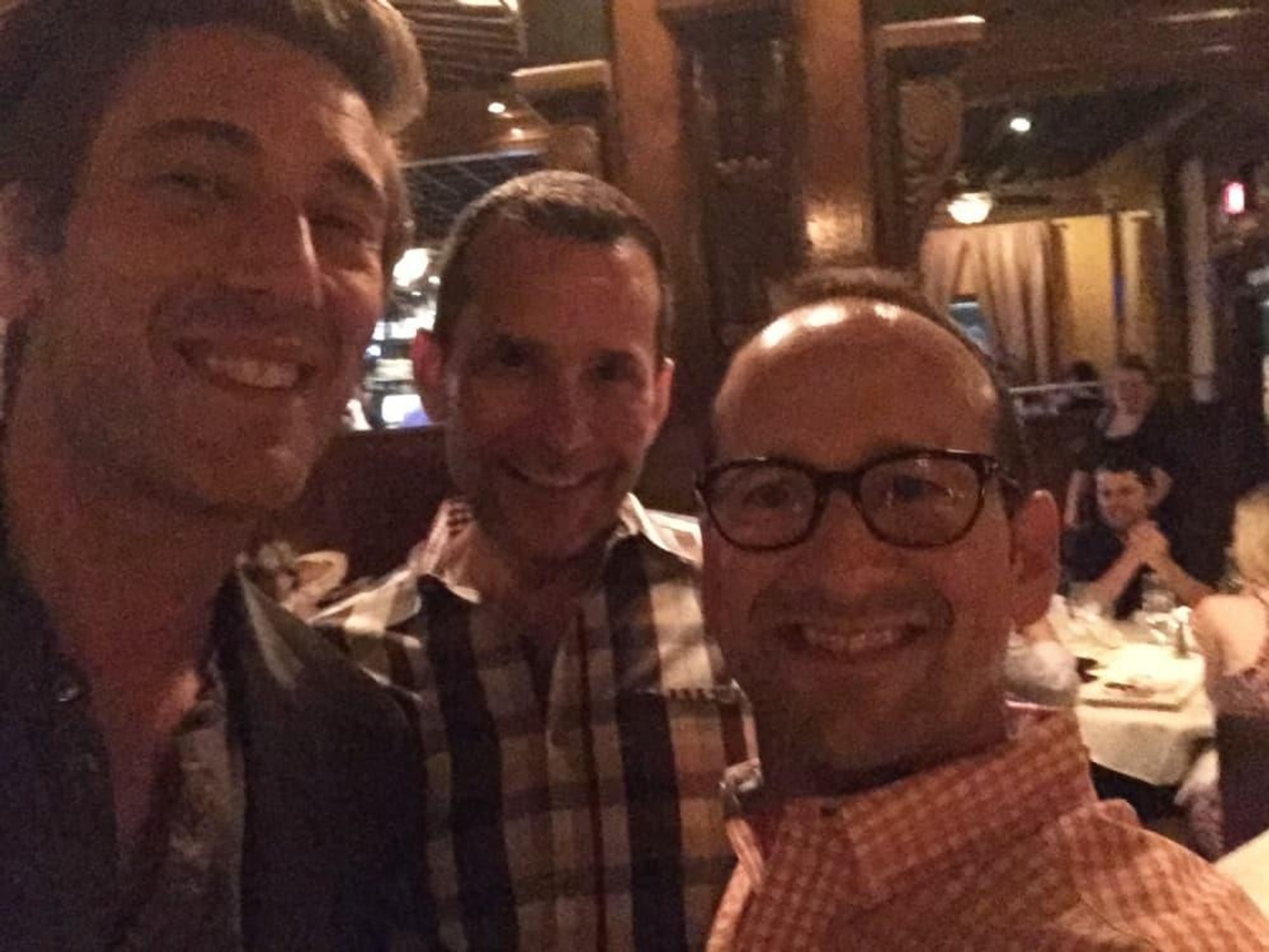 David Muir poses with Houston fans Dave Riddle and Kevin Begnaud at Armandos