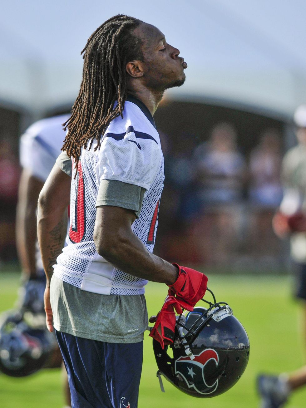 The Giant Hands Man: DeAndre Hopkins 3XLs wow NFL vets, will make