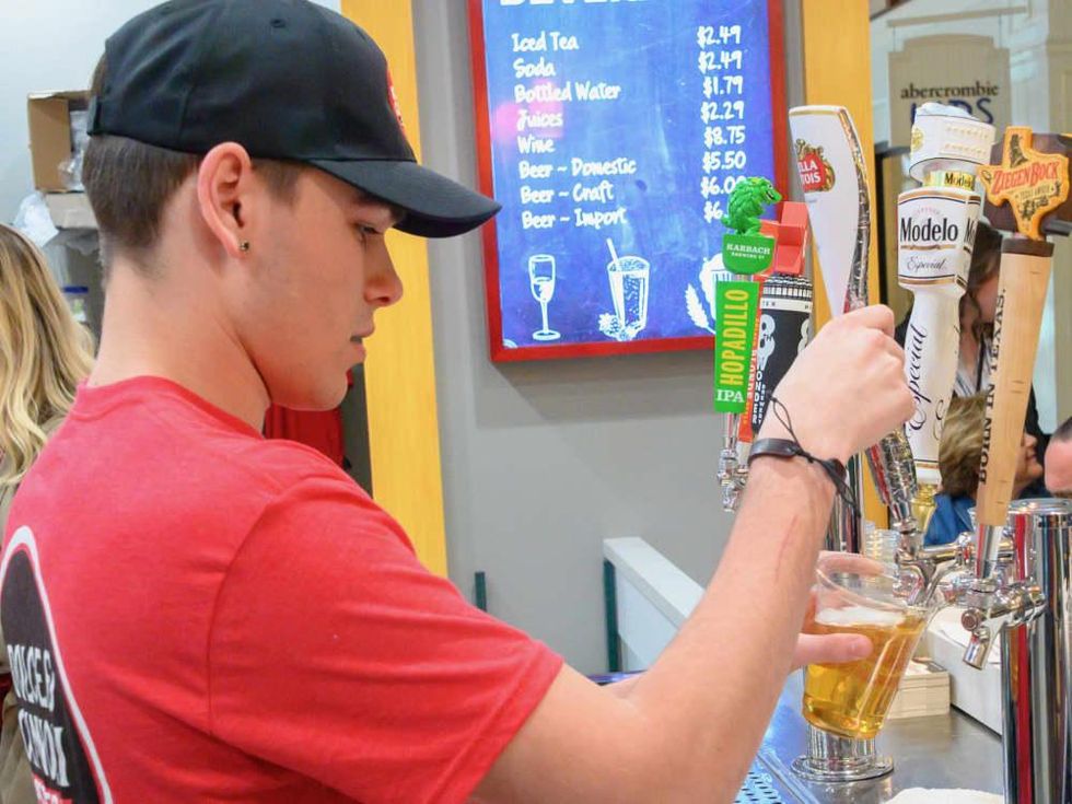 Dolce & Cannoli Pizzeria beer taps