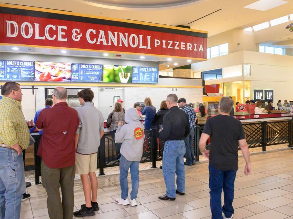 Dolce & Cannoli Pizzeria exterior