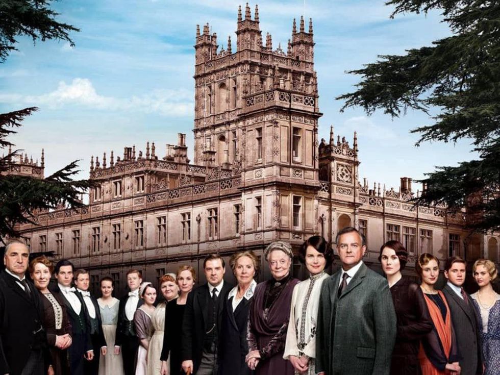 Downton Abbey cast in front of manor