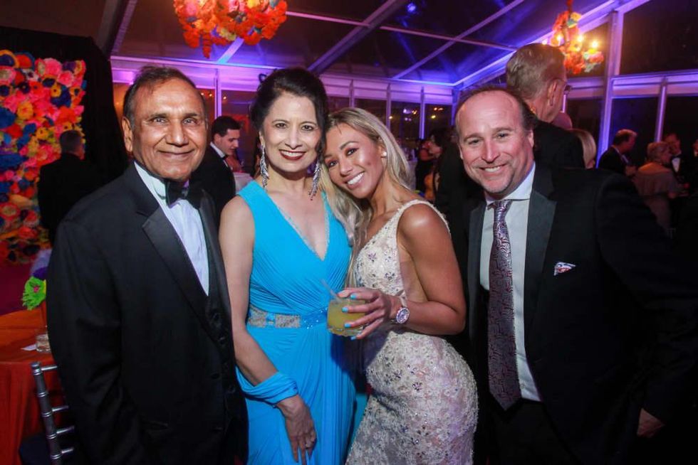 Dr. Suresh Khator, Renu Khator, Corina Tomas and U of H Coach Dana Holgorsen