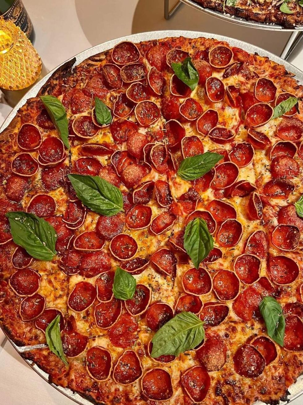 Drake's Hollywood pizza