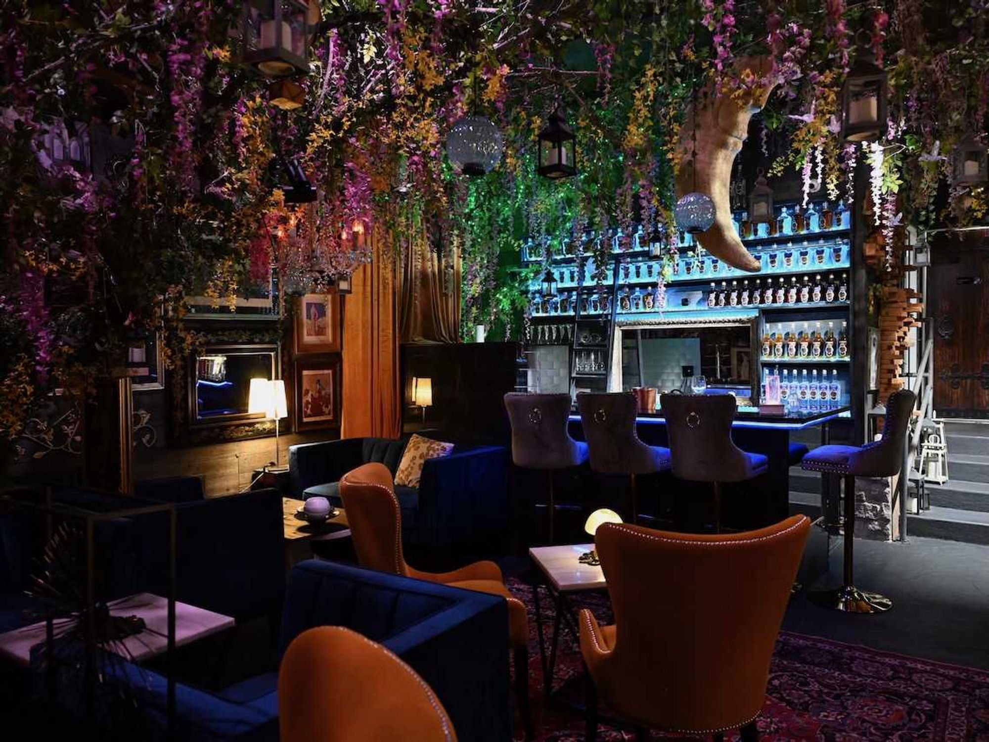 Eculent cocktail bar interior