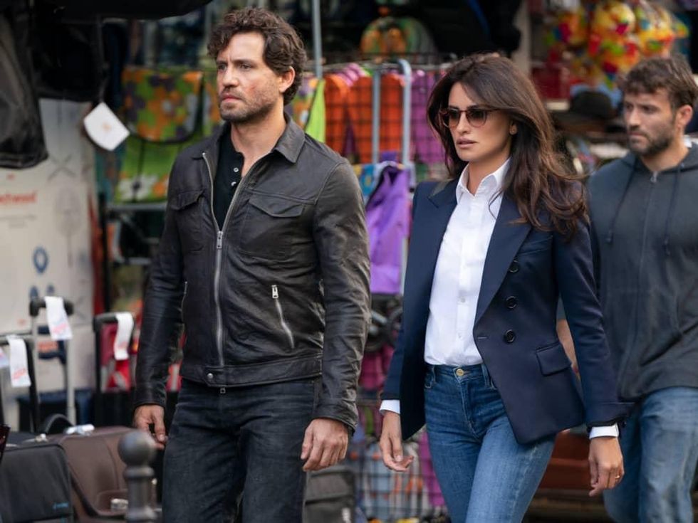 Edgar Ramirez and Penelope Cruz in The 355