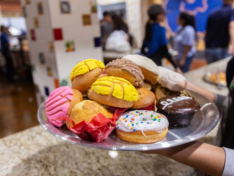 El Bolillo Mission Bend pastries