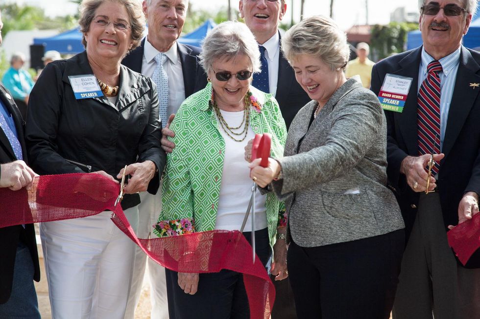Ellen Cohen, Katharine McGovern, Annise Parker at dedication of Mandell Park August 2014