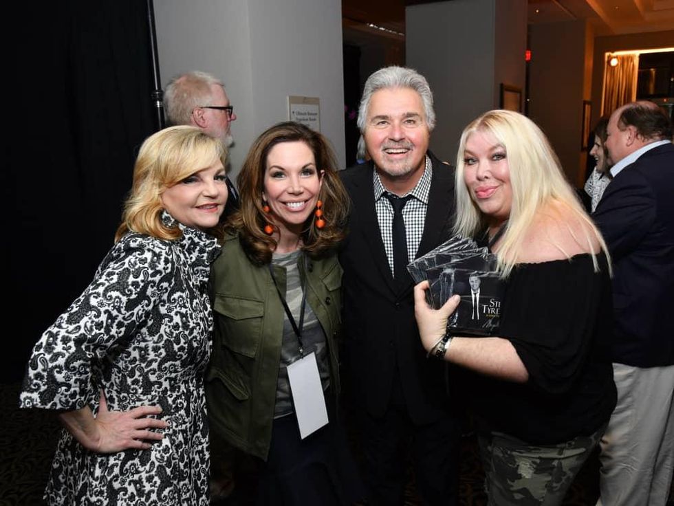 Escape Celebrity Waiters Kim Padgett, Roseann Rogers, Steve Tyrell Lara Bell