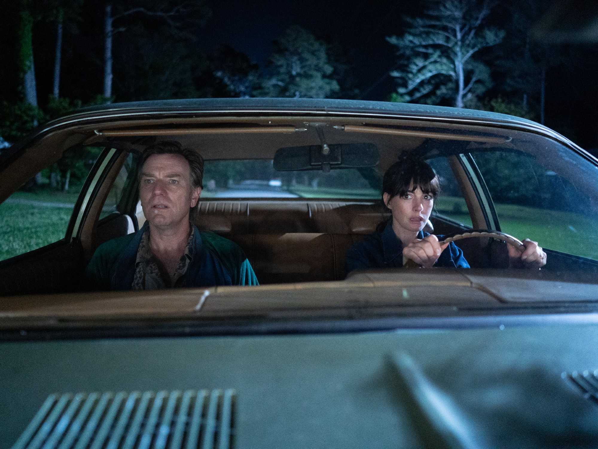 Ewan McGregor and Anne Hathaway in The End of Oak Street